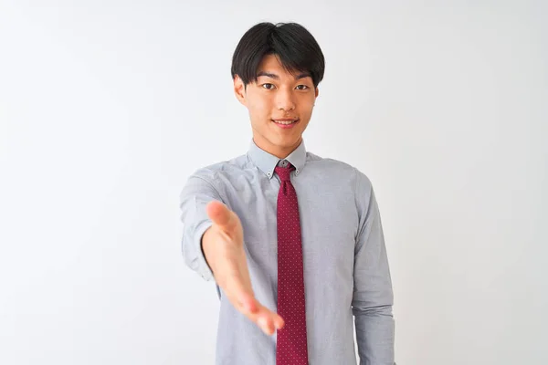 Kínai Üzletember Visel Elegáns Nyakkendő Felett Áll Elszigetelt Fehér Háttér — Stock Fotó