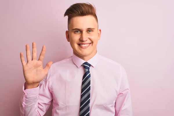 Jovem Empresário Bonito Vestindo Camisa Gravata Sobre Fundo Rosa Isolado — Fotografia de Stock