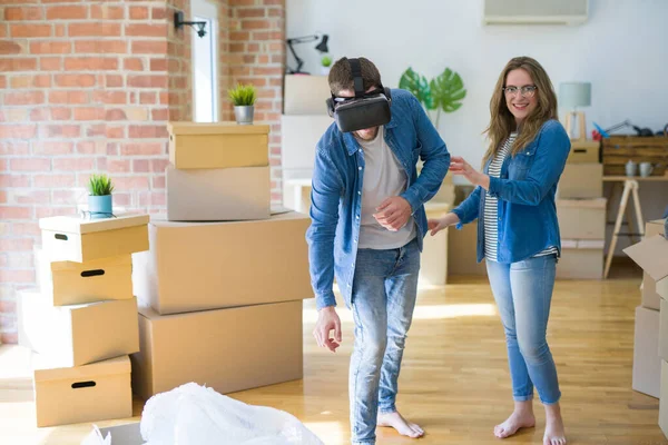 Young Couple Moving New House Having Fun Playing Virtual Reality — Stock Photo, Image