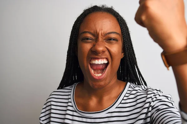 Jovem Afro Americana Vestindo Camiseta Listrada Sobre Fundo Branco Isolado — Fotografia de Stock