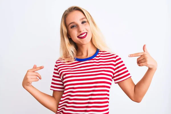 Jeune Belle Femme Portant Shirt Rayures Rouges Debout Sur Fond — Photo