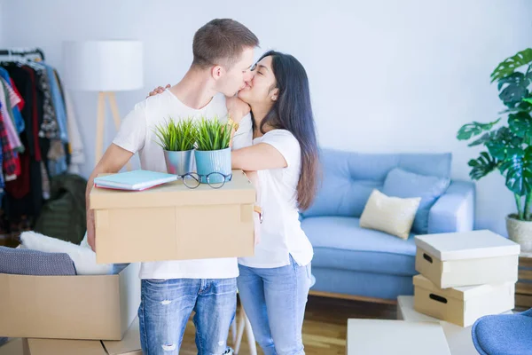 Young Beautiful Couple New Home Cardboard Boxes — Stock Photo, Image