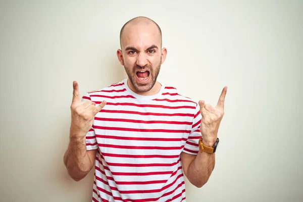 Giovane Uomo Calvo Con Barba Indossa Casual Righe Rosse Shirt — Foto Stock