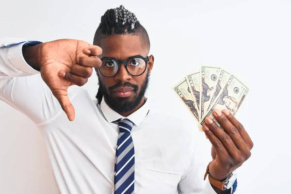 Αφροαμερικάνος Επιχειρηματίας Κοτσίδες Που Κρατούν Δολάρια Πάνω Από Απομονωμένο Λευκό — Φωτογραφία Αρχείου