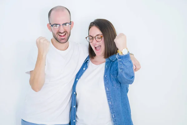 Casal Jovem Juntos Vestindo Óculos Sobre Fundo Isolado Branco Irritado — Fotografia de Stock