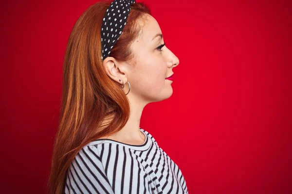 Beautiful Redhead Woman Wearing Striped Navy Shirt Standing Isolated Red — 图库照片