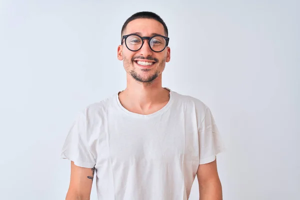 Joven Hombre Guapo Con Gafas Pie Sobre Fondo Aislado Con —  Fotos de Stock