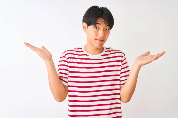 Jeune Homme Chinois Portant Shirt Rayures Décontractées Debout Sur Fond — Photo