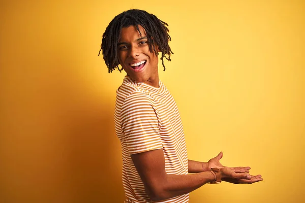 Afro Man Dreadlocks Wearing Striped Shirt Standing Isolated Yellow Background — Stock Photo, Image