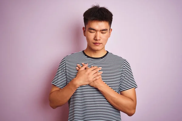 Young Asian Chinese Man Wearing Striped Shirt Standing Isolated Pink — ストック写真
