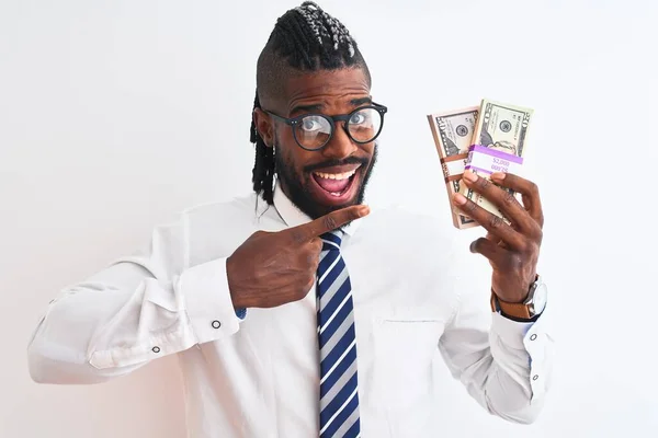 Hombre Negocios Afroamericano Con Trenzas Sosteniendo Dólares Sobre Fondo Blanco — Foto de Stock