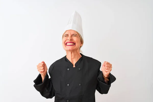 Mulher Chef Meia Idade Vestindo Uniforme Chapéu Sobre Fundo Branco — Fotografia de Stock