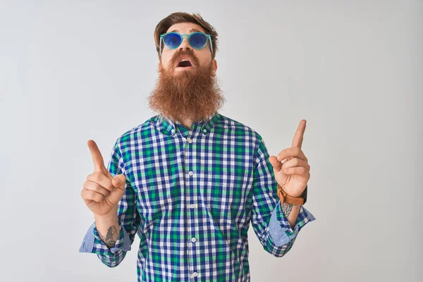 Young Redhead Irish Man Wearing Casual Shirt Sunglasses Isolated White — Stock Photo, Image