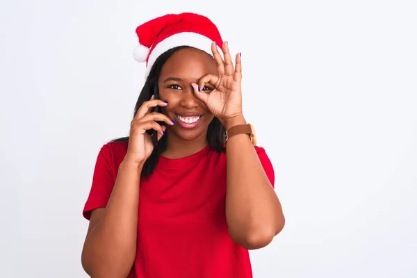 Jovem Afro Americana Vestindo Chapéu Natal Falando Smartphone Com Rosto — Fotografia de Stock