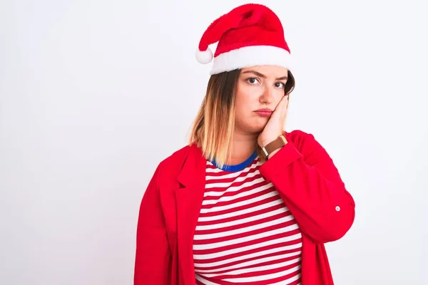 Giovane Bella Donna Che Indossa Natale Santa Cappello Sfondo Bianco — Foto Stock