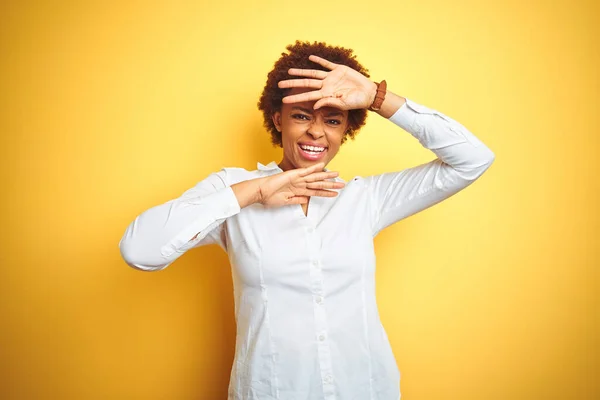 African American Business Woman Isolated Yellow Background Smiling Cheerful Playing — Stock fotografie