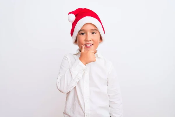 Krásný Chlapec Nosí Vánoční Santa Klobouk Stojící Nad Izolovaným Bílým — Stock fotografie