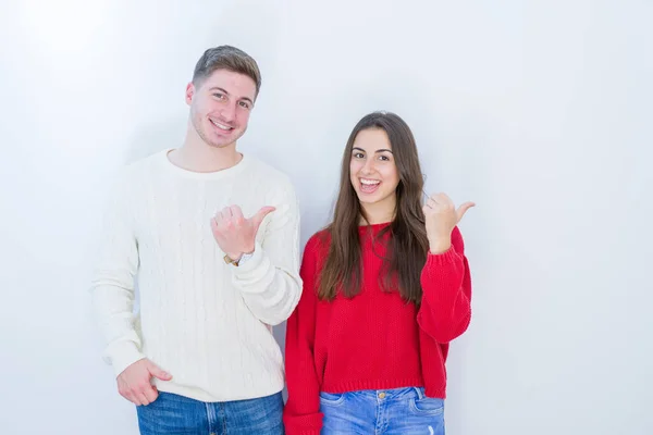 Casal Jovem Bonita Sobre Fundo Isolado Branco Sorrindo Com Rosto — Fotografia de Stock