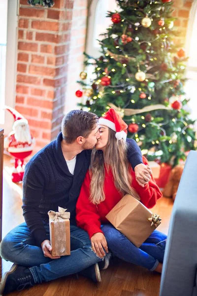 Young Beautiful Couple Smiling Happy Confident Sitting Floor Holding Gifts — Stock Photo, Image