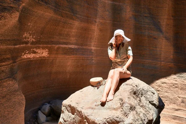 Young Beauitufl Hiker Woman Trekking Natural Orange Mountain Summer Holidays — Stock Photo, Image