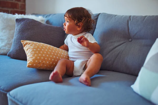 Beautiful Toddler Child Girl Wearing White Shirt Sitting Sofa — Stock Photo, Image