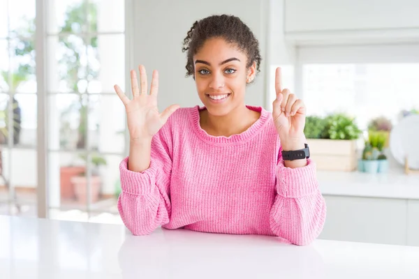 Beautiful African American Woman Afro Hair Wearing Casual Pink Sweater — Stock Photo, Image