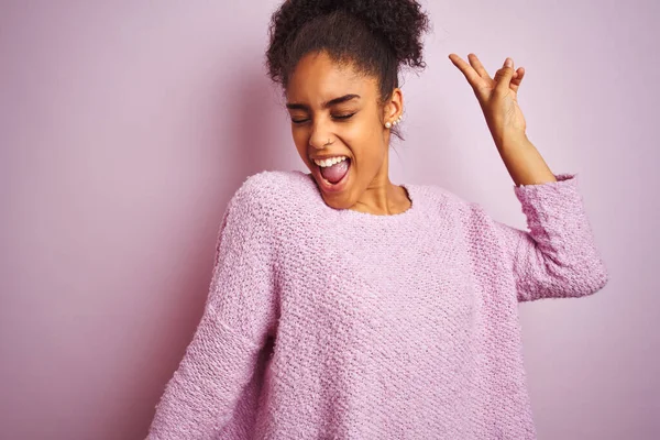Young African American Woman Wearing Winter Sweater Standing Isolated Pink — Stock Photo, Image