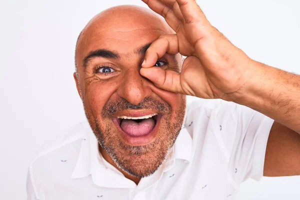 Homem Bonito Meia Idade Vestindo Camisa Elegante Sobre Fundo Branco — Fotografia de Stock