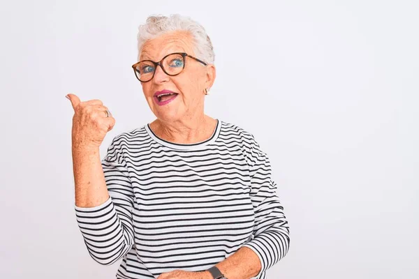 Donna Anziana Dai Capelli Grigi Che Indossa Occhiali Righe Navy — Foto Stock