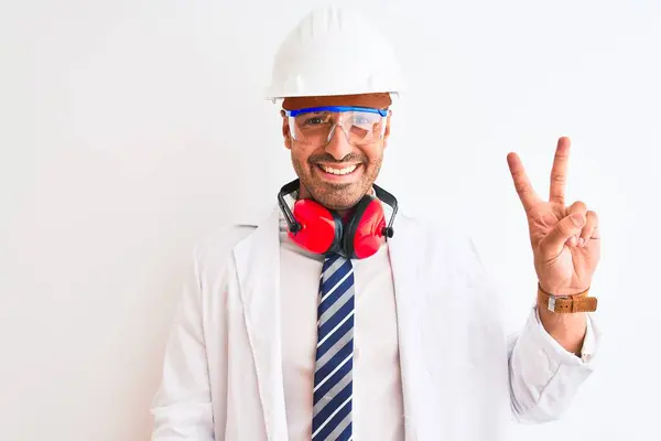 Joven Químico Con Casco Seguridad Auriculares Sobre Fondo Aislado Sonriendo — Foto de Stock