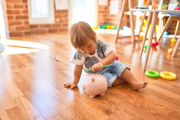 Bedårande Småbarn Som Leker Runt Massor Leksaker Dagis — Stockfoto