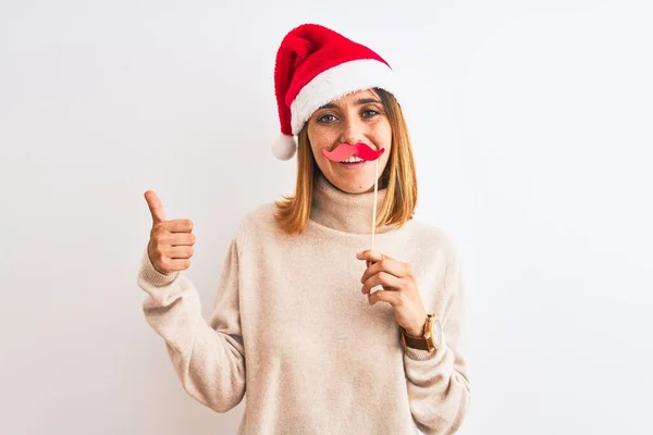 Vacker Rödhårig Kvinna Bär Jul Hatt Bär Låtsas Mustasch Över — Stockfoto