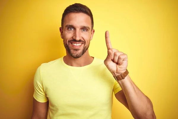 Young Handsome Man Wearing Casual Yellow Shirt Yellow Isolated Background — ストック写真
