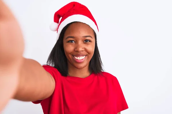 Jeune Femme Afro Américaine Portant Chapeau Noël Prenant Selfie Sur — Photo