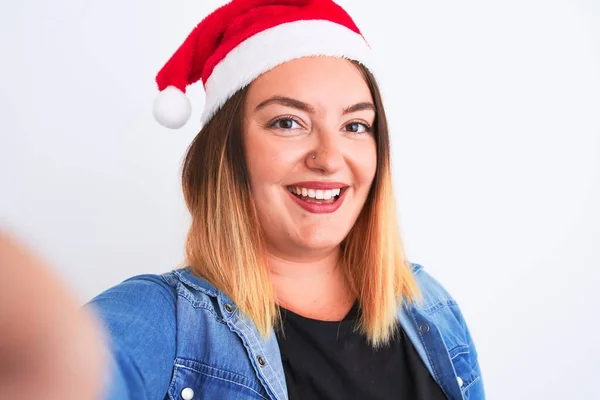Hermosa Mujer Con Sombrero Navidad Santa Hacer Selfie Sobre Fondo —  Fotos de Stock