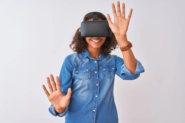 Joven Afroamericana Adolescente Jugando Juego Realidad Virtual Con Gafas —  Fotos de Stock