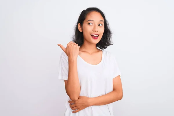 Jeune Femme Chinoise Portant Shirt Décontracté Debout Sur Fond Blanc — Photo