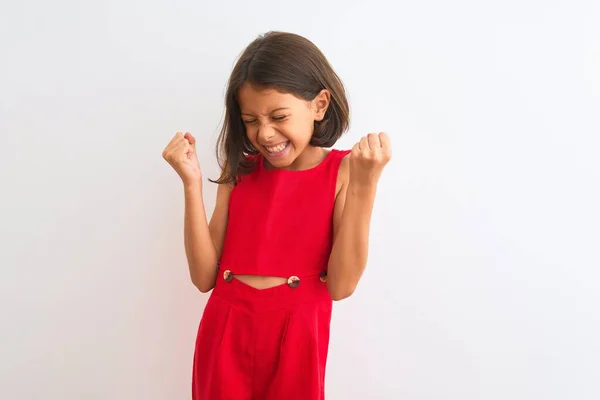 Jovem Menina Bonita Vestindo Vestido Casual Vermelho Sobre Fundo Branco — Fotografia de Stock