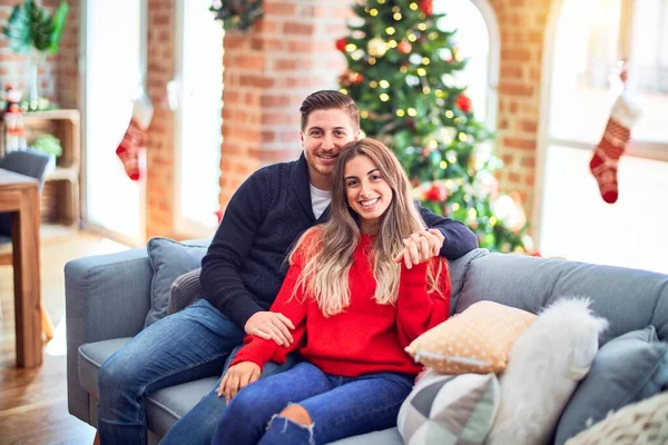 Young Beautiful Couple Smiling Happy Confident Sitting Sofa Hugging Christmas — 图库照片