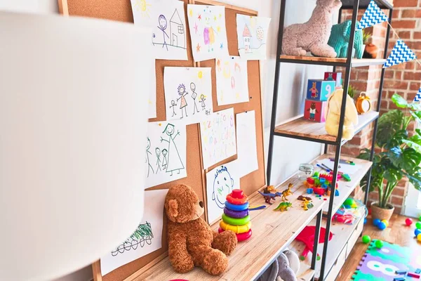 Foto Van Kleurrijke Trekt Kleuterschool Schoolbord — Stockfoto