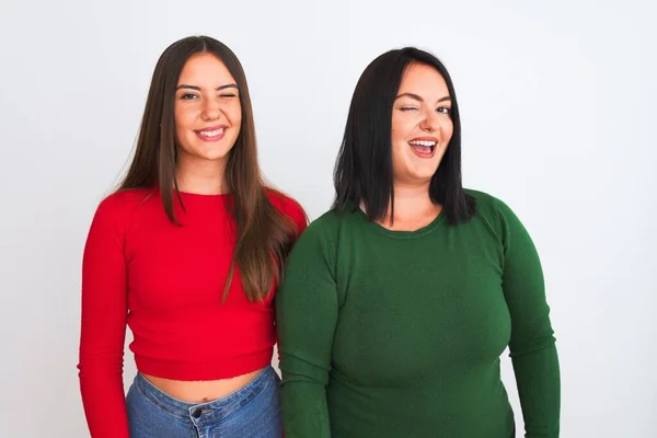 Jonge Mooie Vrouwen Dragen Casual Kleding Staan Geïsoleerde Witte Achtergrond — Stockfoto