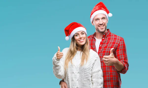Giovane Coppia Innamorata Indossa Cappello Natale Sfondo Isolato Facendo Pollici — Foto Stock
