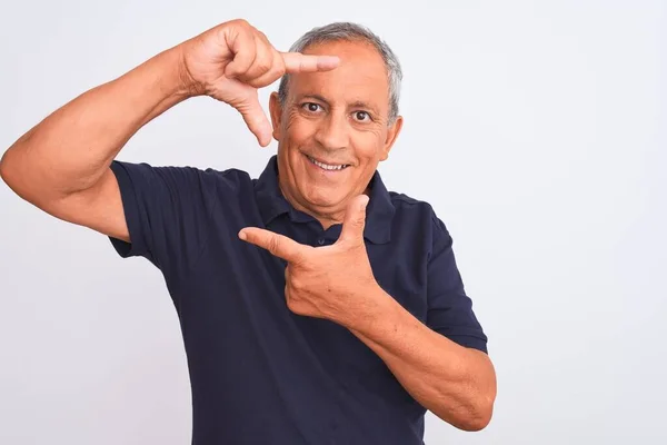 Hombre Pelo Gris Senior Con Polo Casual Negro Pie Sobre — Foto de Stock