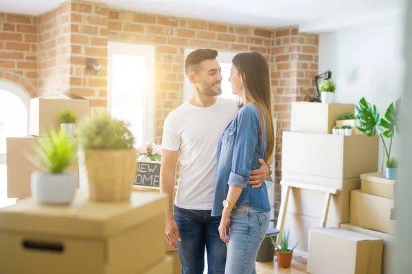 Beautiful young couple moving to a new house, smiling happy arro — Stock Photo, Image