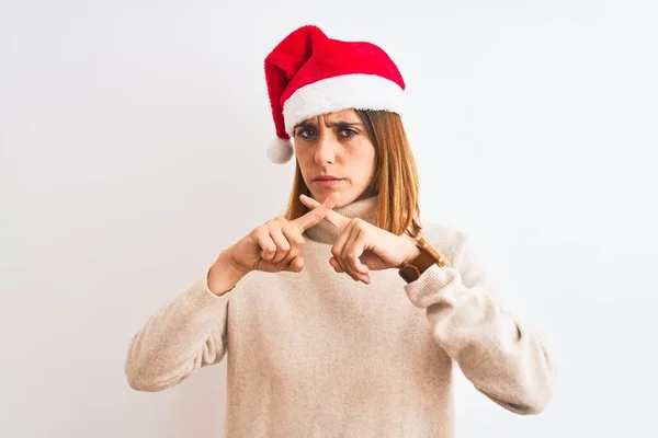 Mulher Ruiva Bonita Usando Chapéu Natal Sobre Fundo Isolado Expressão — Fotografia de Stock