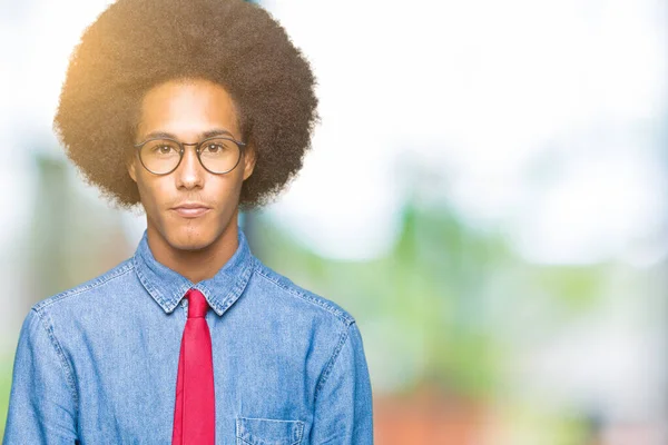 Unga Afroamerikanska Affärsman Med Afrohår Som Bär Glasögon Och Röd — Stockfoto