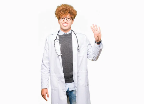 Muž Mladý Pohledný Doktor Lékařských Kabátě Ukazující Ukázal Prsty Číslo — Stock fotografie