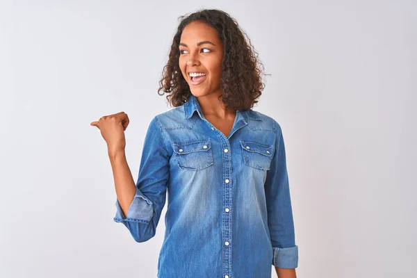 Jovem Brasileira Vestindo Camisa Jeans Sobre Fundo Branco Isolado Sorrindo — Fotografia de Stock