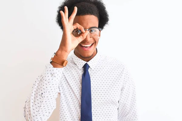 Junger Afrikanisch Amerikanischer Geschäftsmann Mit Krawatte Und Brille Über Isoliertem — Stockfoto