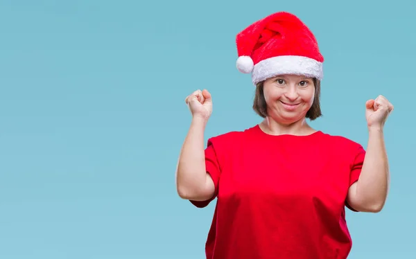 Mulher Adulta Jovem Com Síndrome Usando Chapéu Natal Sobre Fundo — Fotografia de Stock